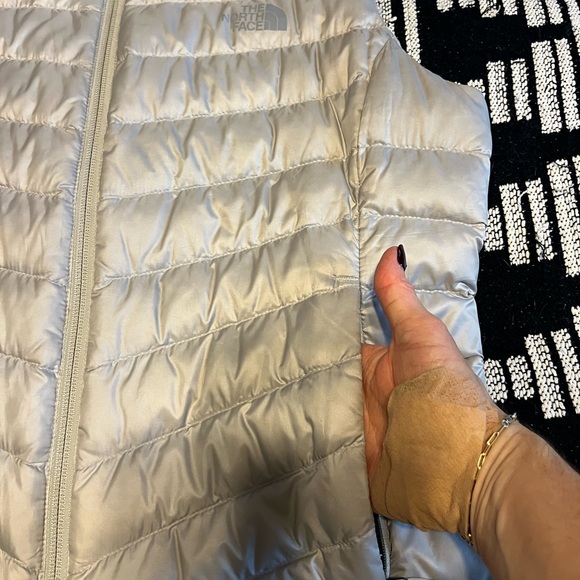 The North Face Light Gray 700 Full Vest - Picture 11 of 15